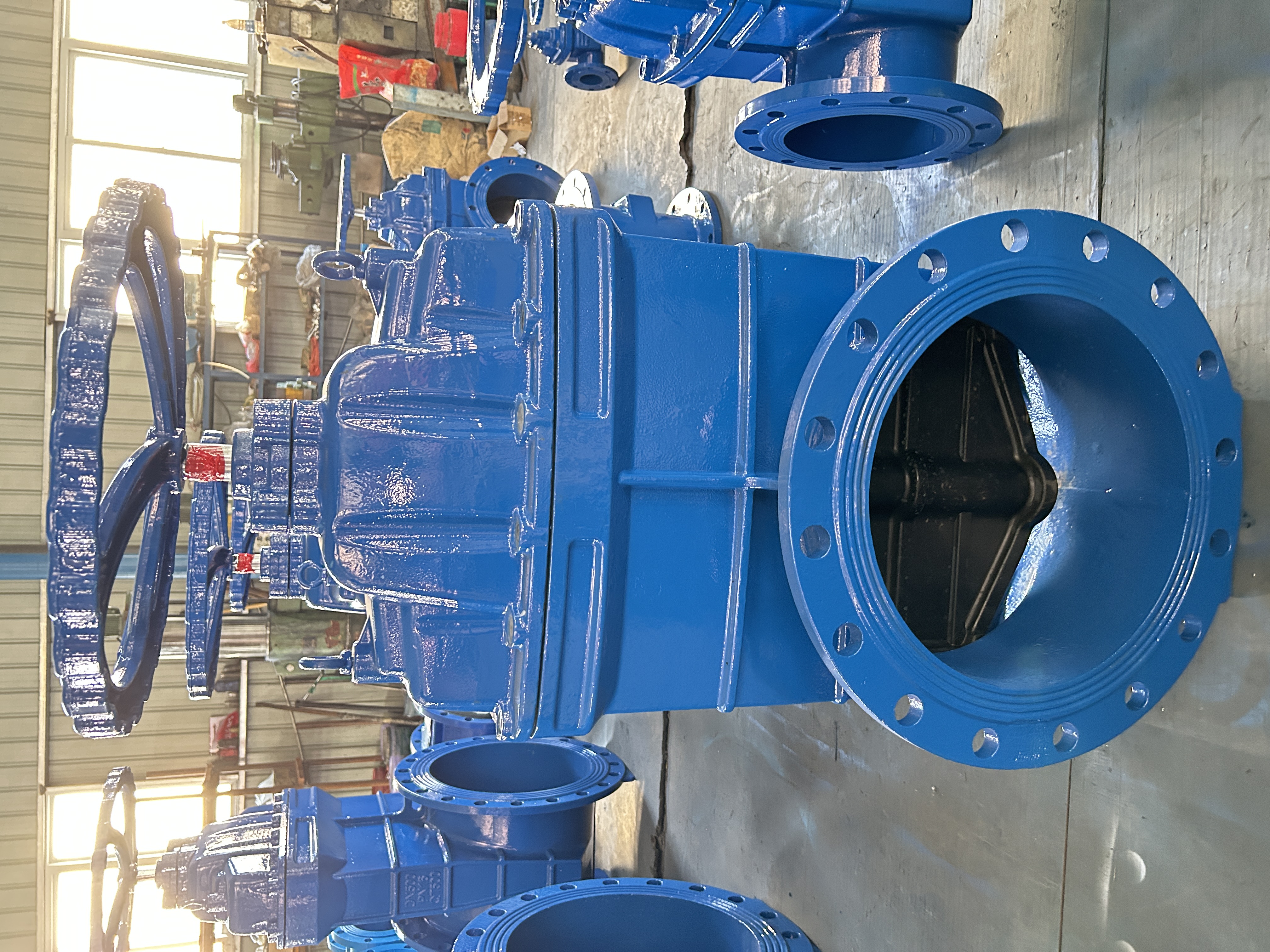 Kaksoislaippainen luistiventtiili: Vankka ja luotettava